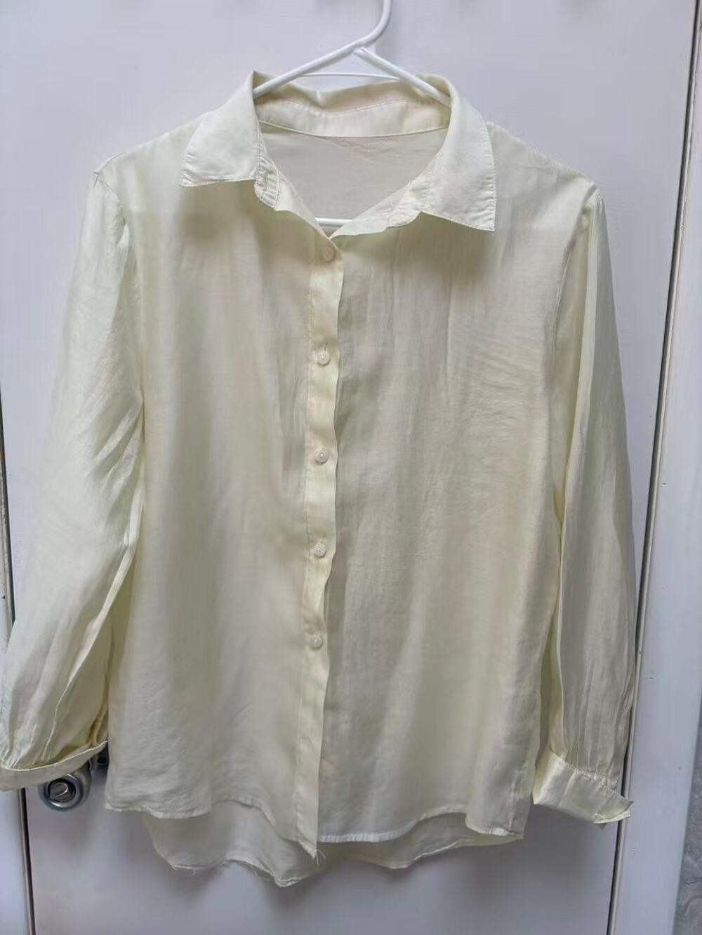 Women Pale Yellow Button Down Shirt Long Sleeve Lightweight Relaxed Top Size L